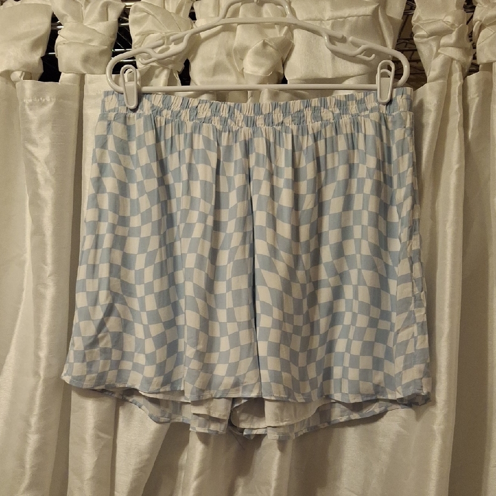 Forever 21 Light Blue and White Plaid Shorts 1X 💙💙💙💙